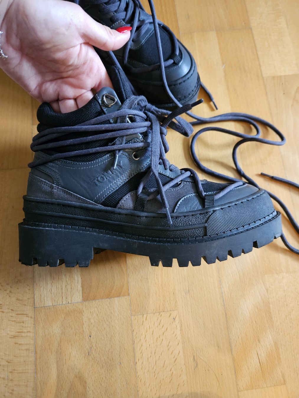 Tommy Hilfiger Scarpe da donna: Tommy Hilfiger Stifelette/Gr 40 – Usato da Baar venduto da BlackCat_13 5