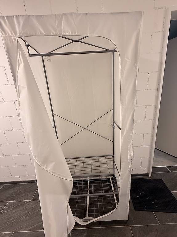 Armadi: IKEA Kleider-/Mottenschrank – Usato da Sarmenstorf venduto da cele_saxer7 1
