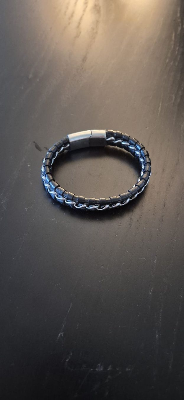 Armbänder & -reifen: Bracelet cuir tressé noir – Gebraucht aus Genève von Naheu