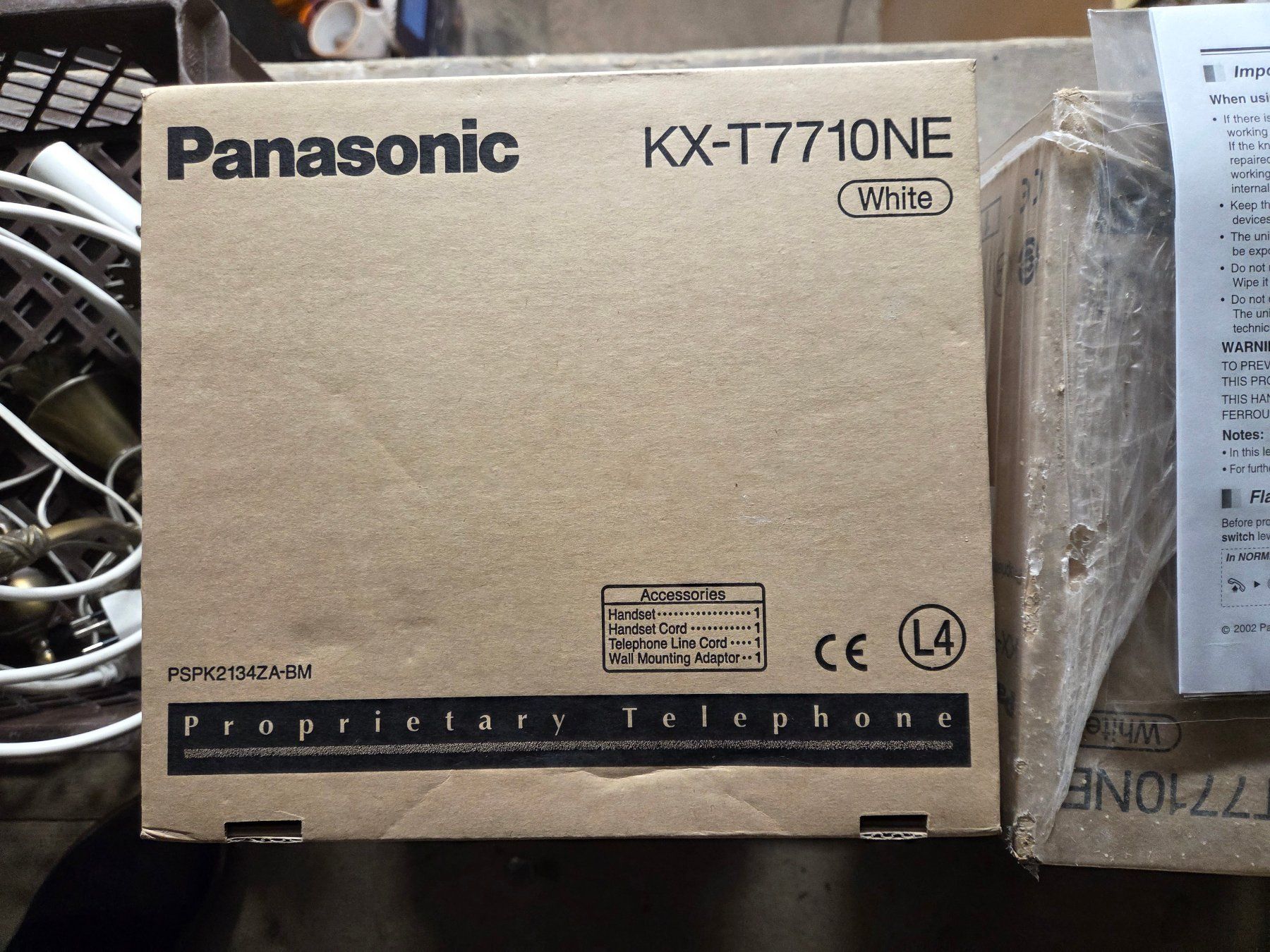 Panasonic Telefoni: 8 Telefone Panasonic KX-T7710NE weiss – Nuovo e nell'imballaggio originale da St. Gallen venduto da Razoon77 4