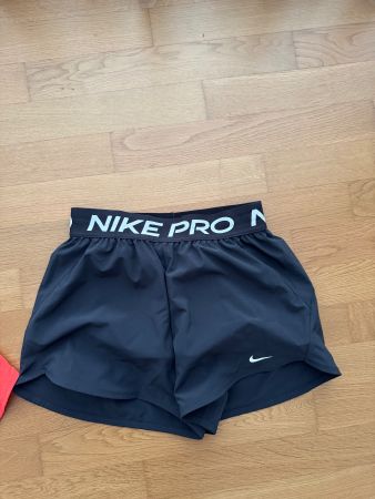 Nike Pro Shorts Damen schwarz elastischer Bund neuwertig