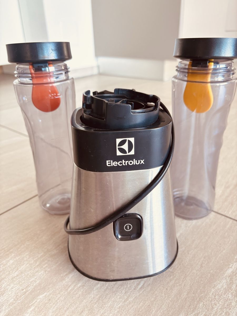 Electrolux Elettrodomestici da cucina: Electrolux Standmixer mit 2 Flaschen, wenig gebraucht – Usato da Lippoldswilen venduto da kat_brg5
