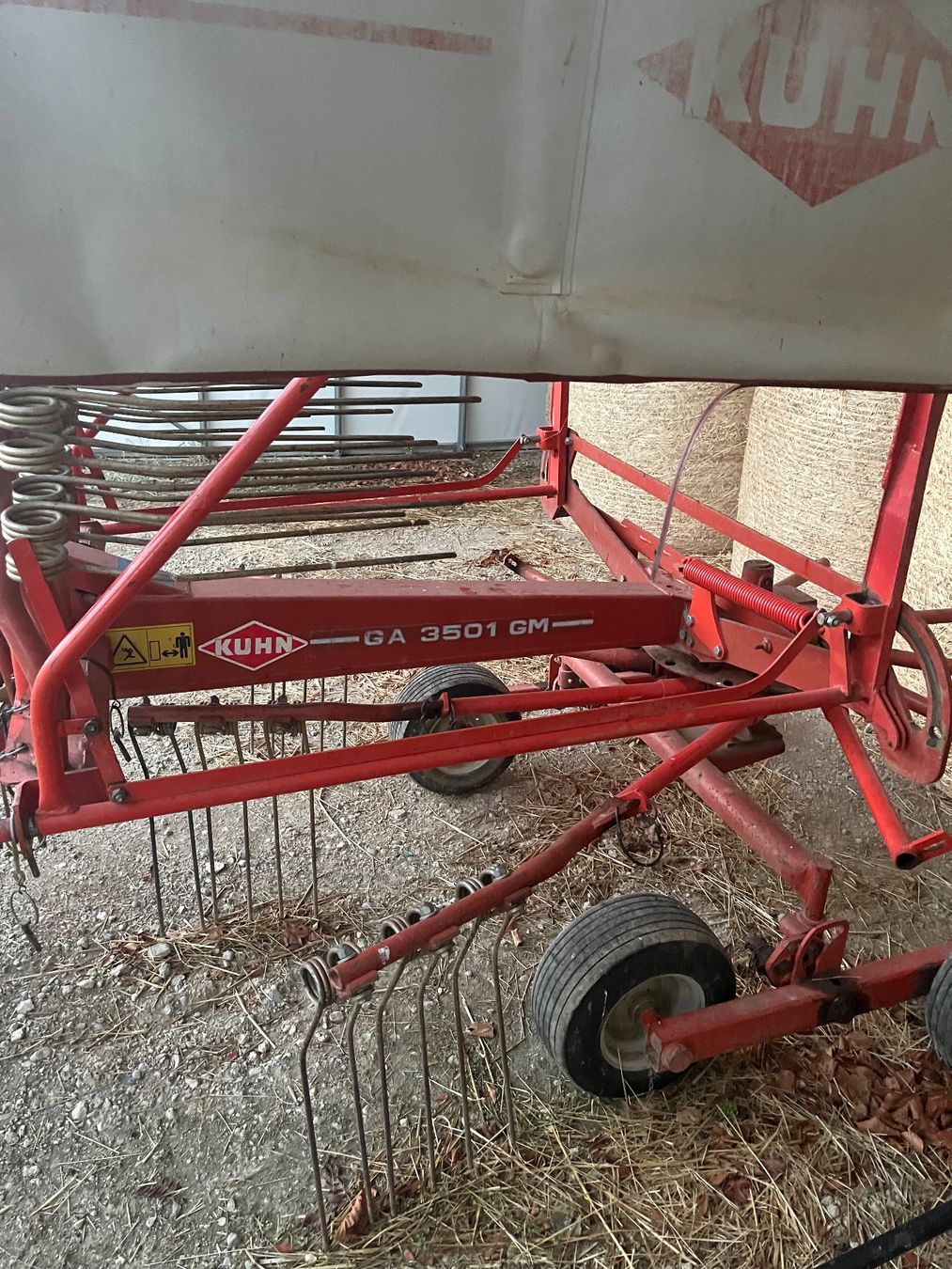 Kuhn Raccolta foraggio grezzo: Kuhn Schwader – Usato da Kilchberg BL venduto da ben_5qdy 2
