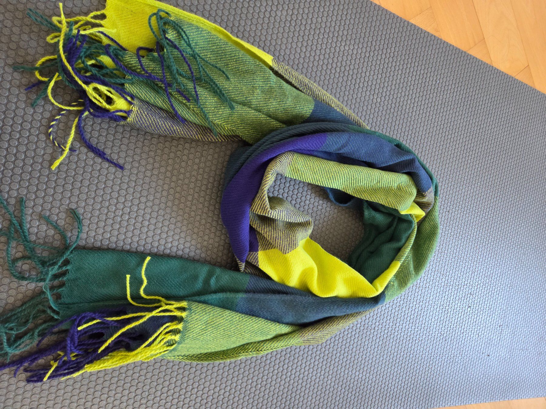 Foulard & Sciarpe: Schal Kaschmir neu – Nuovo e nell'imballaggio originale da Zürich venduto da cor_7p88