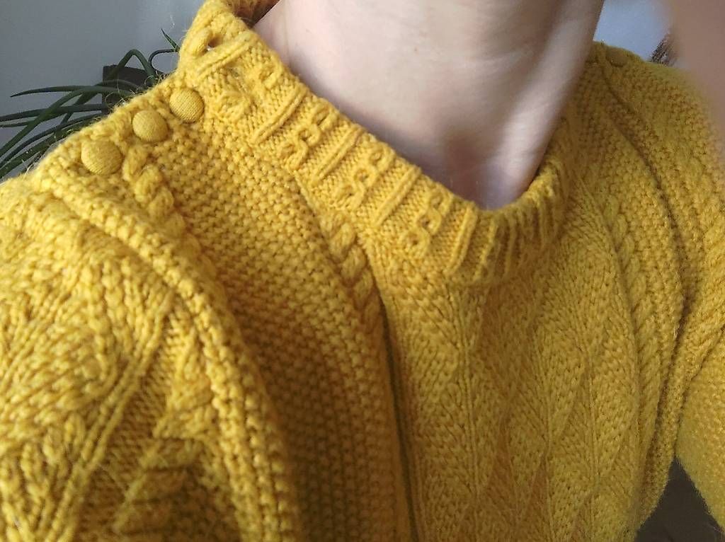 Maglioni & Felpe: Senfgelber Wollpullover mit schönen Details – Usato da Zürich venduto da brendlerb 3