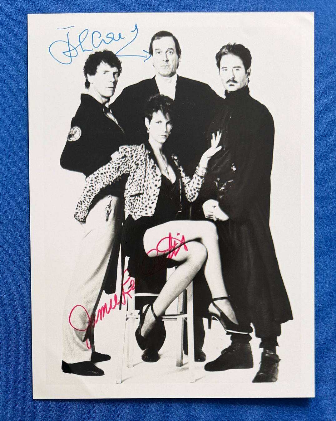 Autografi: JAMIE LEE CURTIS + JOHN CLEESE Original Autogramme + COA – Nuovo (secondo la descrizione) da Solothurn venduto da StarsInYourHome