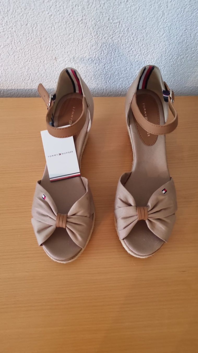 Tommy Hilfiger Scarpe da donna: Sandali Tommy Hilfiger no 38 NUOVI – Nuovo (secondo la descrizione) da Cadenazzo venduto da man_9hnd 1