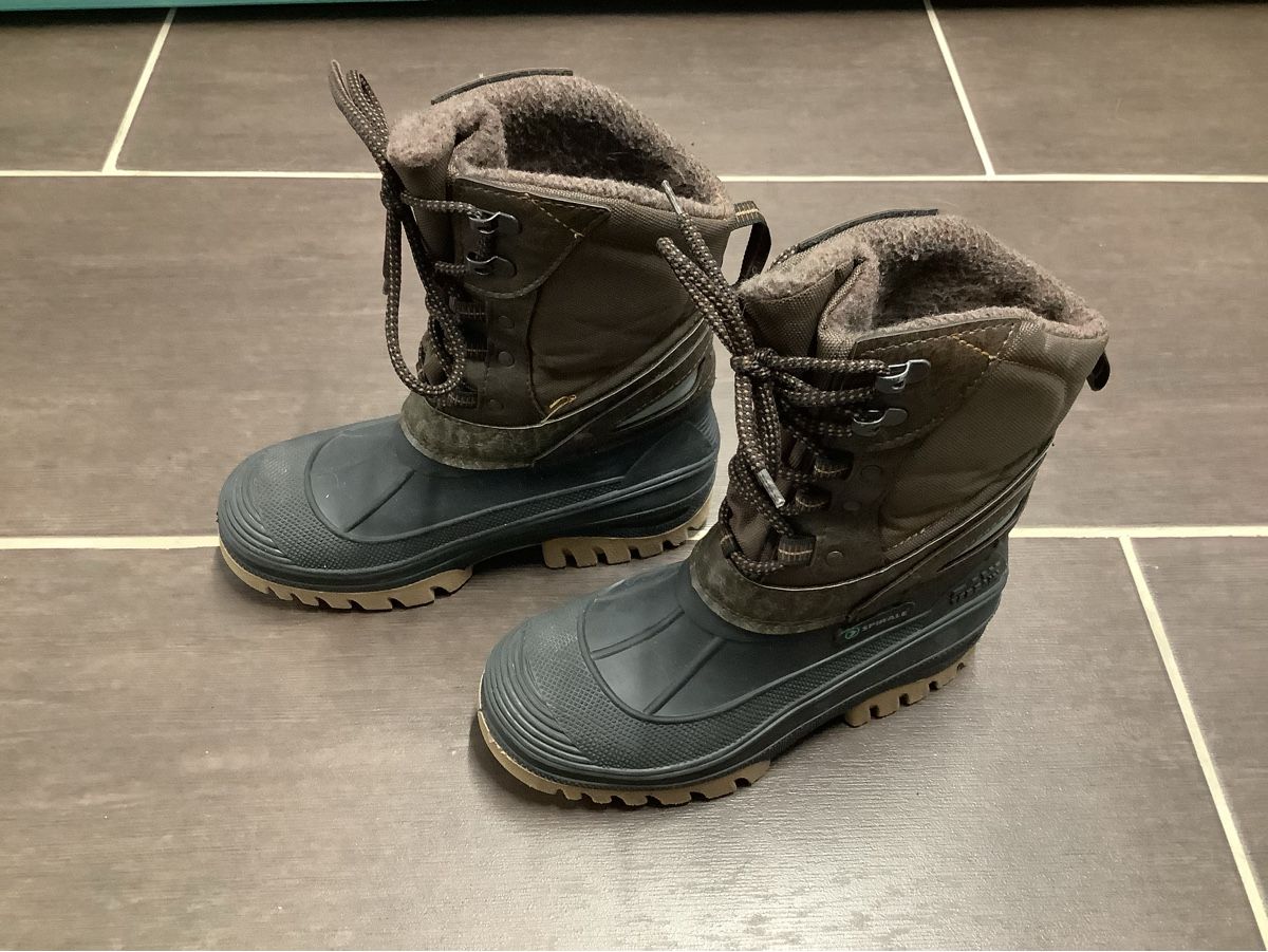 Scarpe per ragazzi: Winterstiefel Spirale Raw Terrain Gr. 36 – Usato da Brugg AG venduto da Sweety_pie