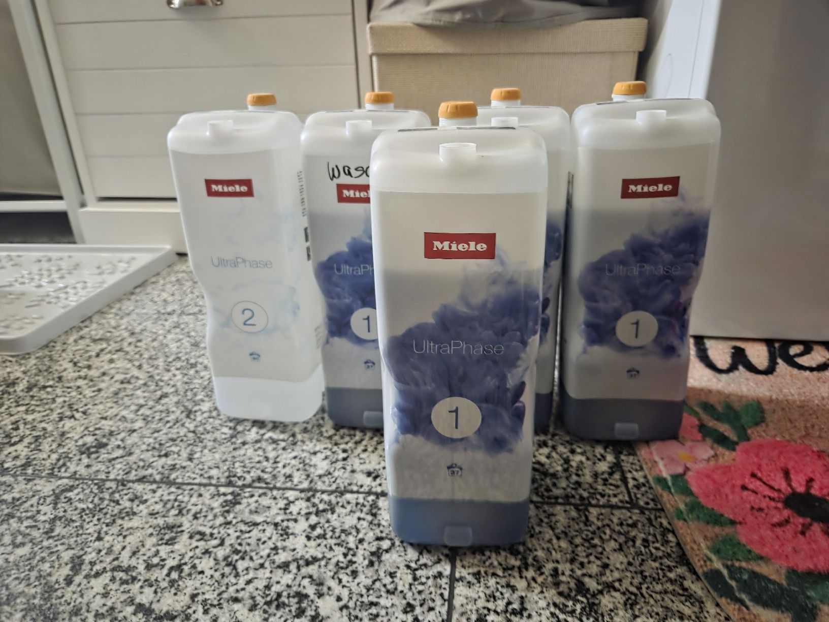 Miele Lavatrici: Miele Ultraphase 5 Flaschen – Nuovo e nell'imballaggio originale da Arni AG venduto da Lori73