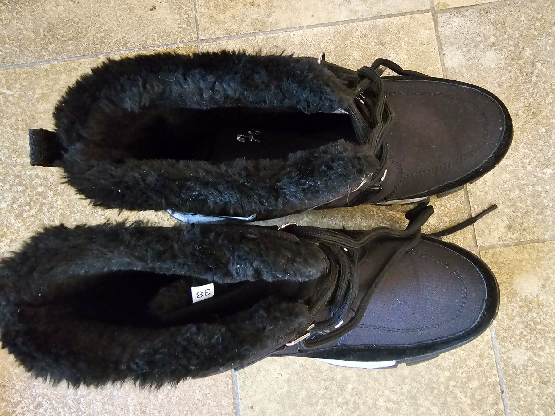 Scarpe da donna: Winterdamenschuh – Usato da Wangen b. Olten venduto da Scoobidoo