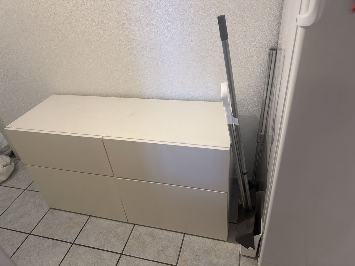Mobilhome: Mobiletto  colore bianco usato – Usato da Wil SG venduto da sal_5s28 2