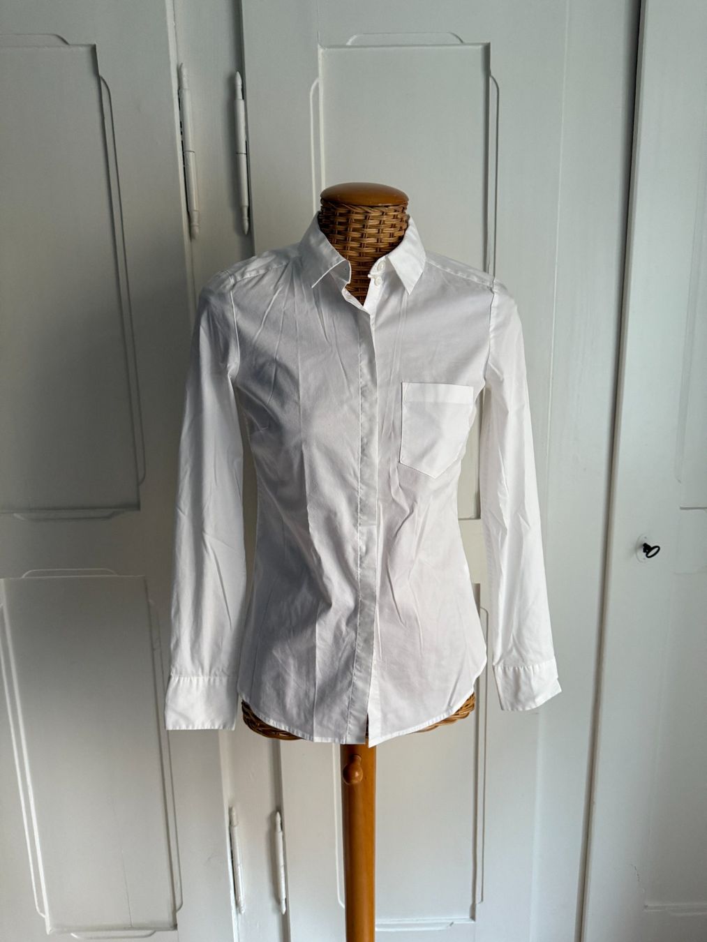 H&M Chemisiers: Bluse weiss elegant 32 – D'occasion à Zürich par Diazaio