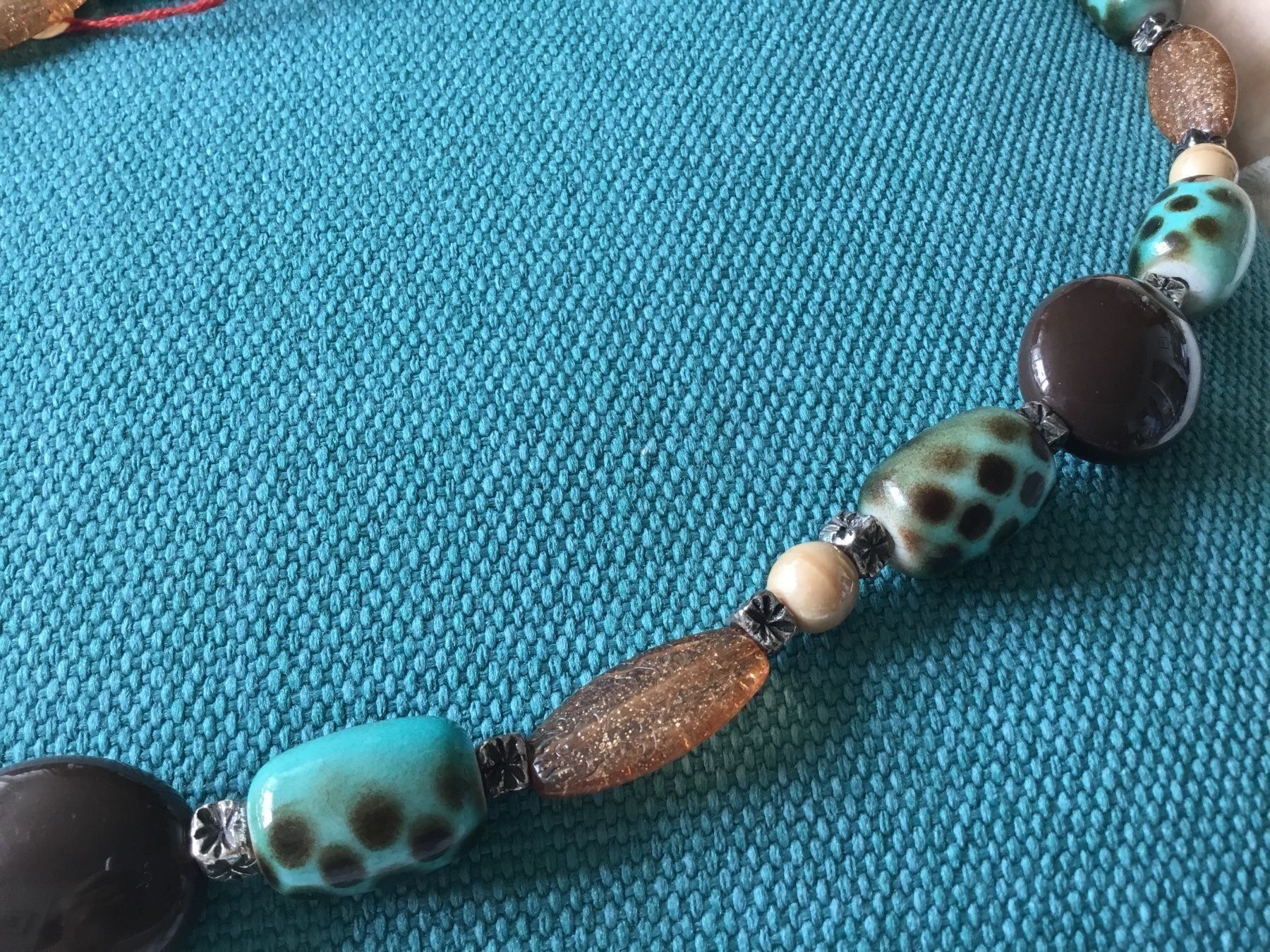 Ketten: Collier long en résine turquoise et brun – Neu und originalverpackt aus Le Landeron von nic_8hd5 5