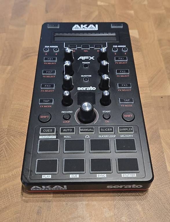 Akai Console di mixaggio: Akai Professional AFX Serato DJ Controller inkl. USB-Kabel – Usato da Arlesheim venduto da Micumue 3