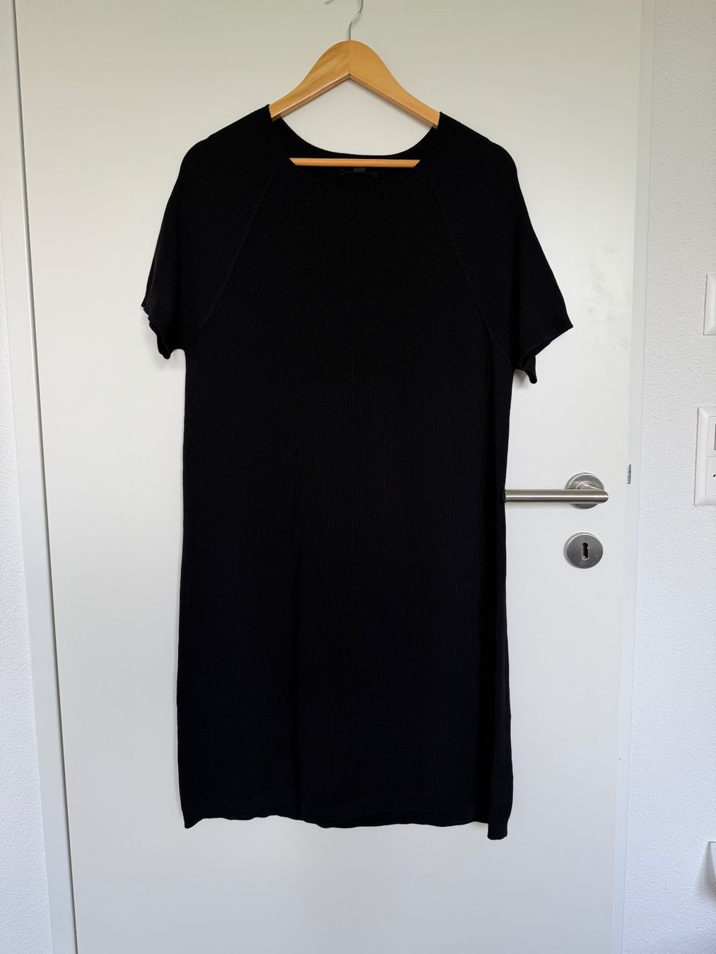 Cos Vestiti: Strickkleid COS schwarz Grösse L – Usato da Buchs SG venduto da VintageHomeCH