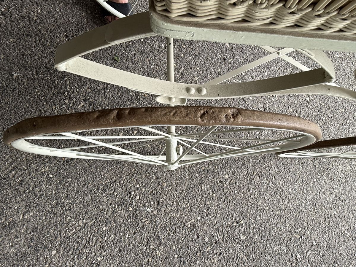Carrozzine: Antiker Kinderwagen aus Korb mit Rädern – Usato da Niederhasli venduto da R__A 2