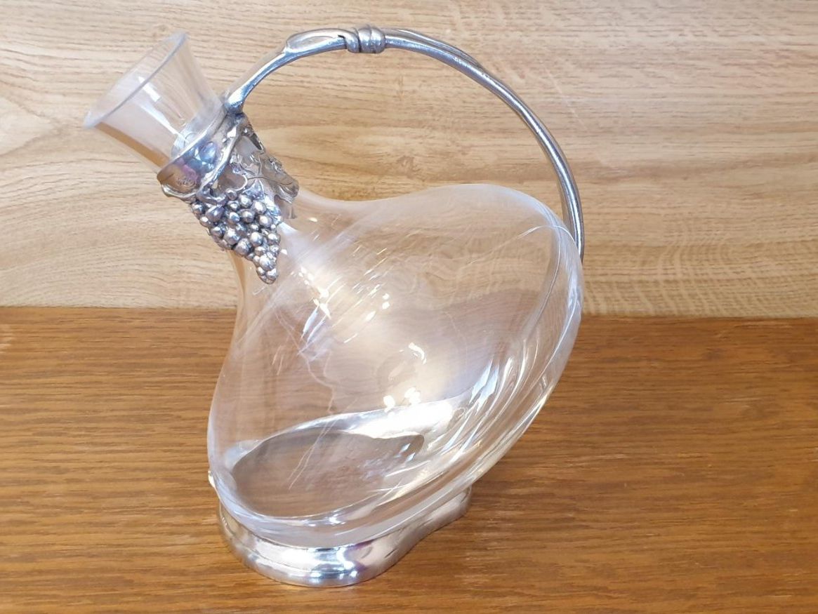Carafes: Weinkaraffe mit dekorativem Ständer – D'occasion à Zürich par paule_toepfer