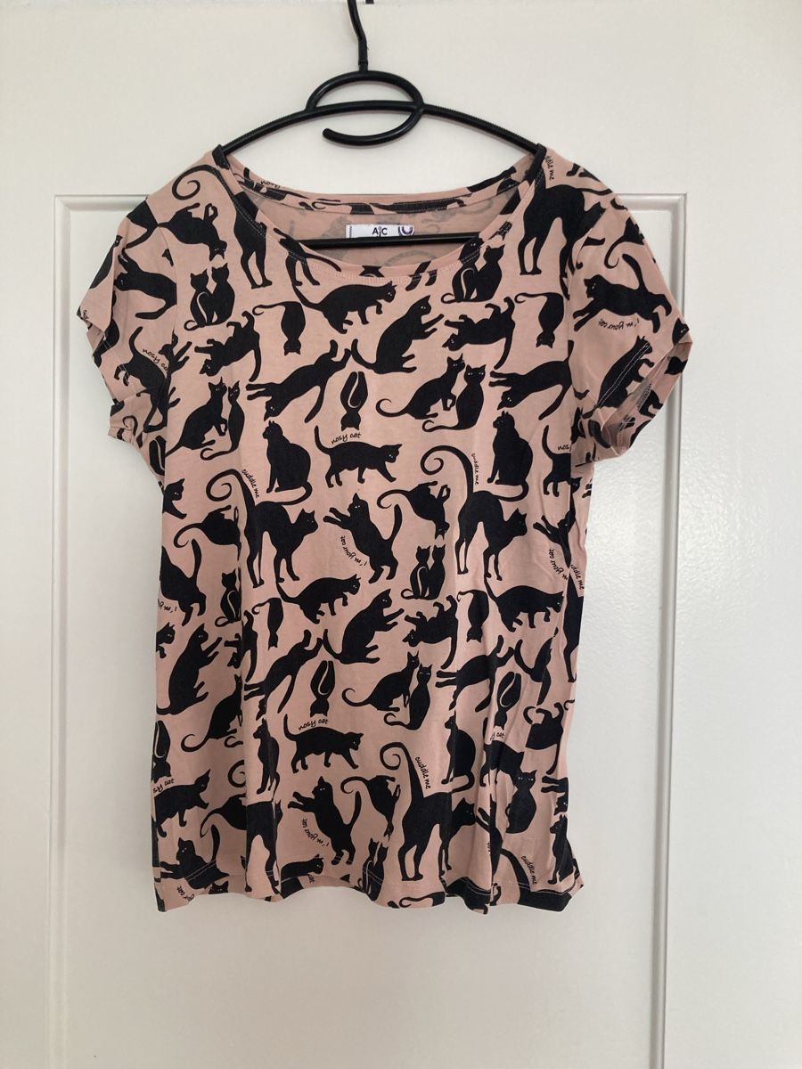 T-shirt: T-Shirt mit Katzenmuster – Usato da Bern venduto da NAJAW85