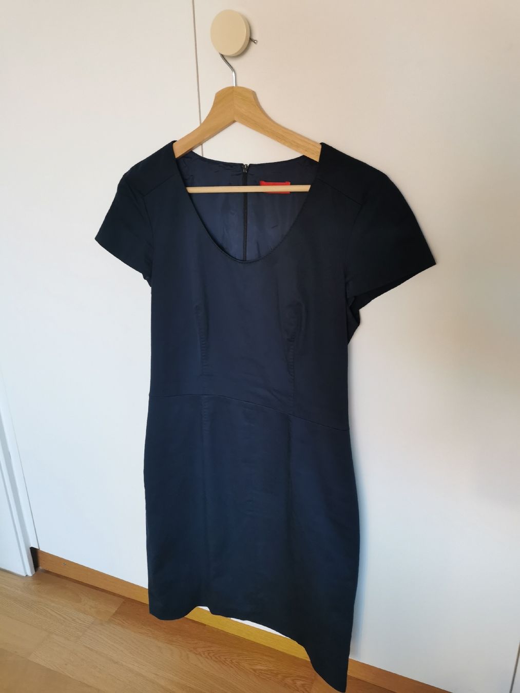 Hugo Boss Kleider: Kleid Hugo Boss dunkelblau – Gebraucht aus Zürich von ann_9bjc