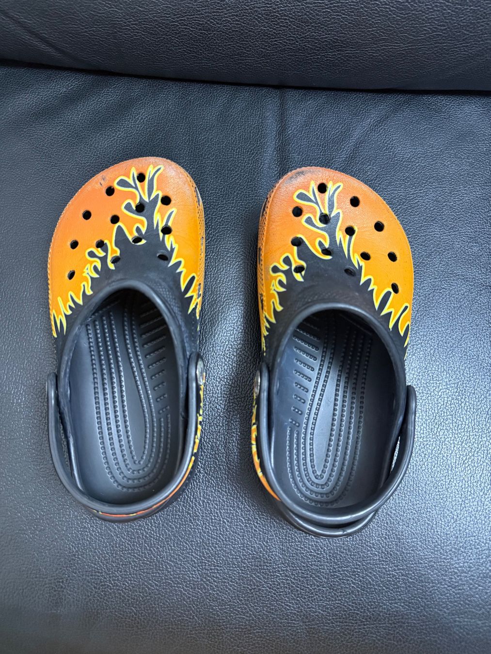 Crocs Schuhe für Jungen: Crocs CLASSIC FLAMES Gr. 32-33 – Gebraucht aus Uetikon am See von Fraufox1 2