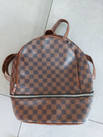 Très joli sac à dos, neuf, léger