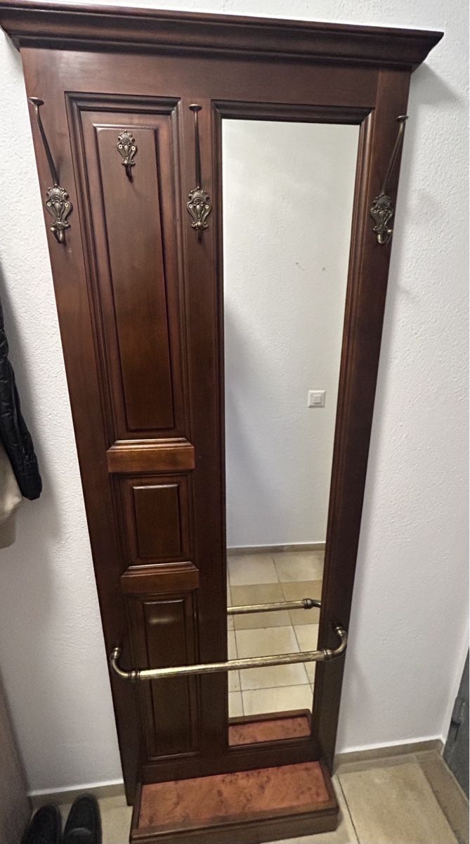 Guardaroba: Elegante antike Garderobe mit Spiegel – Usato da Oftringen venduto da Michaels011