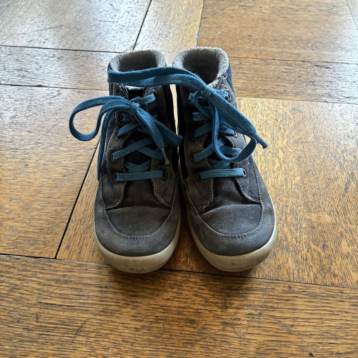 Chaussures garçon: Winterschuhe wasserfest Grösse 29 – D'occasion à Winterthur par bunteperlen