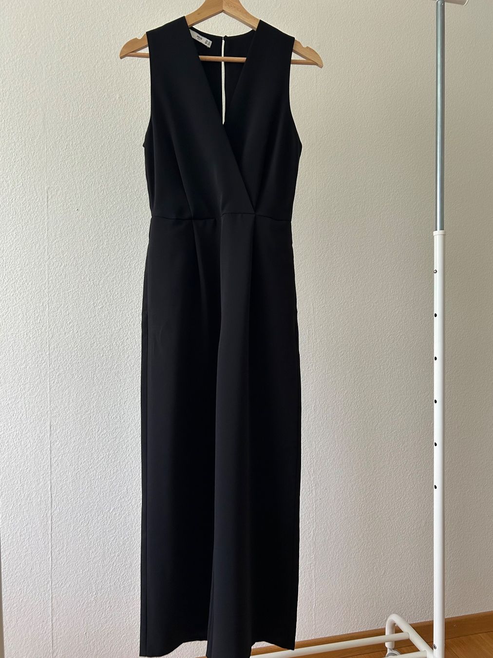 Mango Tute: MANGO black jumpsuit – Usato da Zürich venduto da _nathalie_