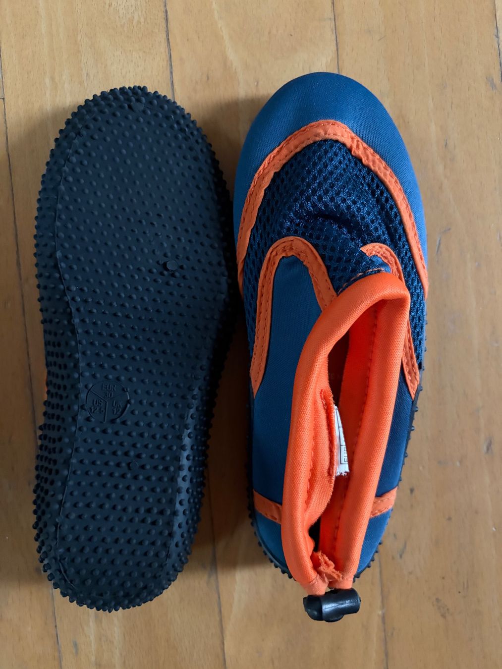 Scarpe da uomo: Kinder Badeschuhe Grösse 30 – Usato da Niederlenz venduto da Privatverkauf02 1