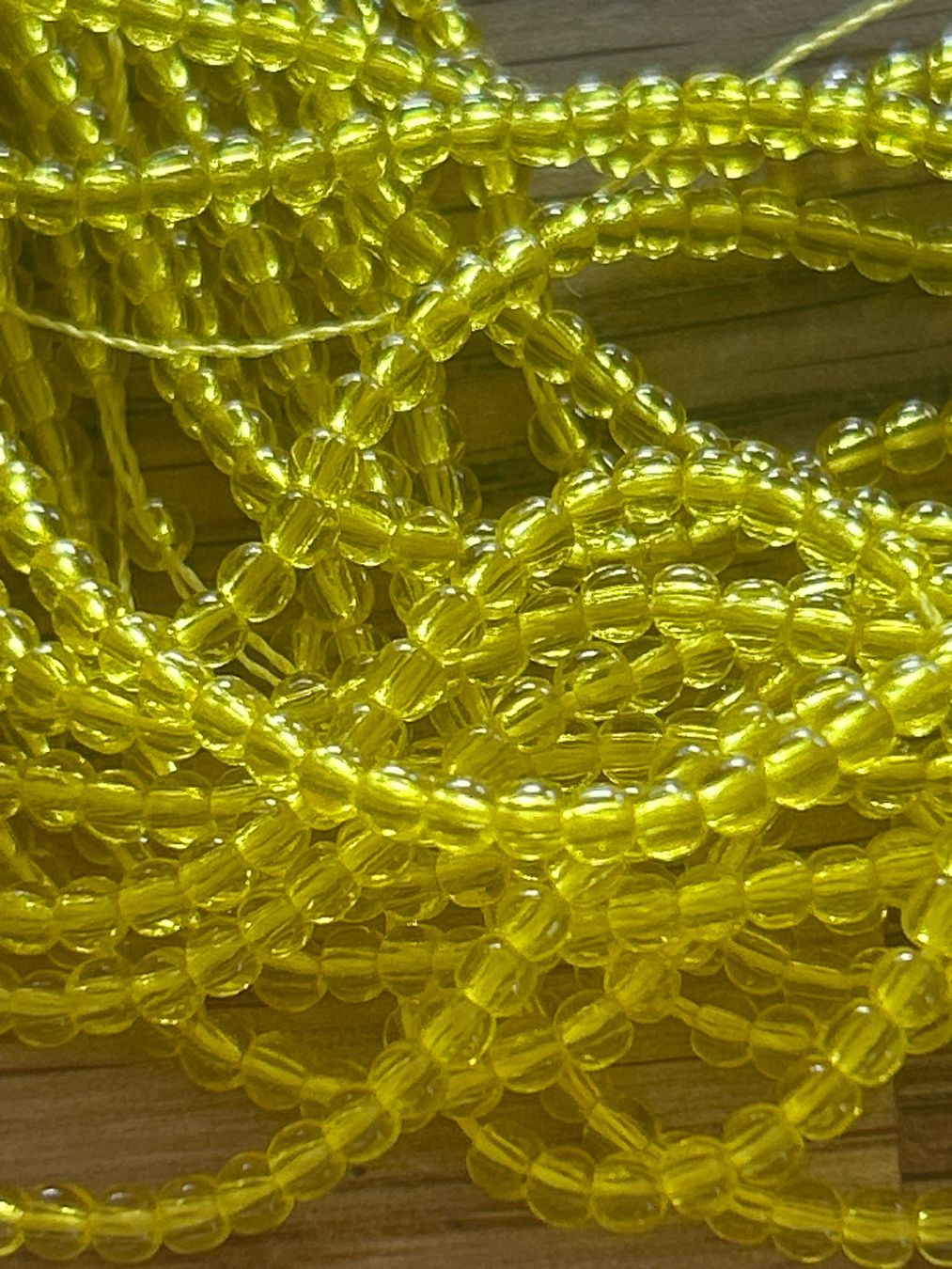 Perlen (unechte): Restposten! 5 Stränge 2 mm Glasperlen – Neu (gemäss Beschreibung) aus Niederrohrdorf von Ytobi