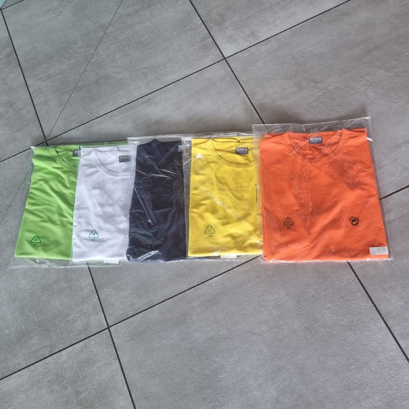 T-shirt: Magliette colorate – Nuovo e nell'imballaggio originale da Biasca venduto da Siosmart 3