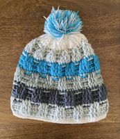 Warme Wintermützen mit Bommel