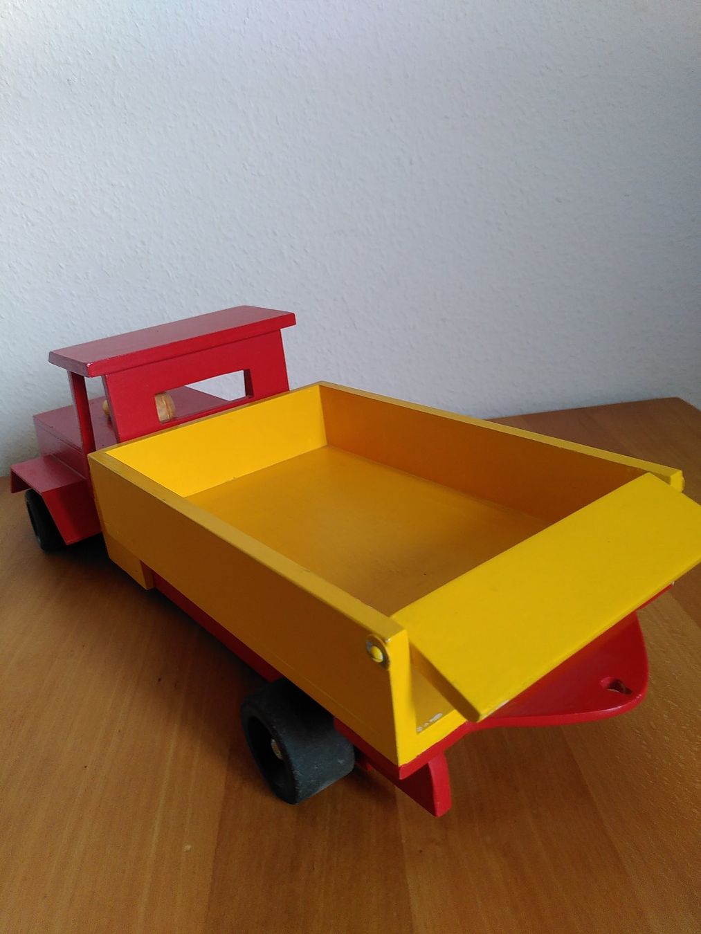 Jouets: Holzlastwagen mit Anhänger – D'occasion à Zürich par elisabeth923 2