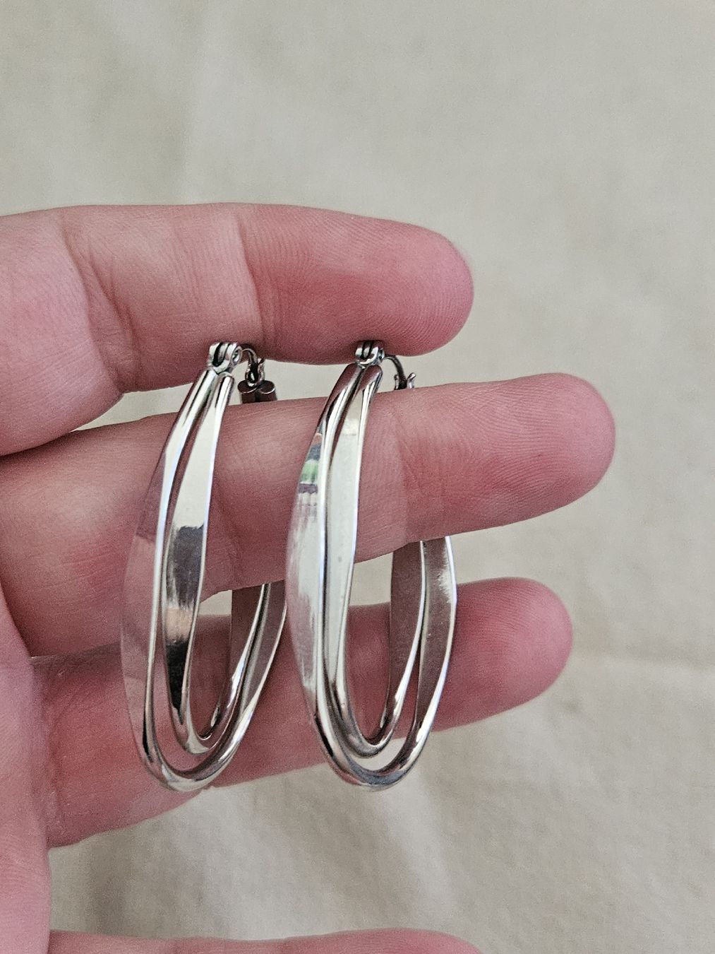 Ohrringe & -stecker: Ohrringe oval silberfarben – Gebraucht aus Bern von Sabulise 1