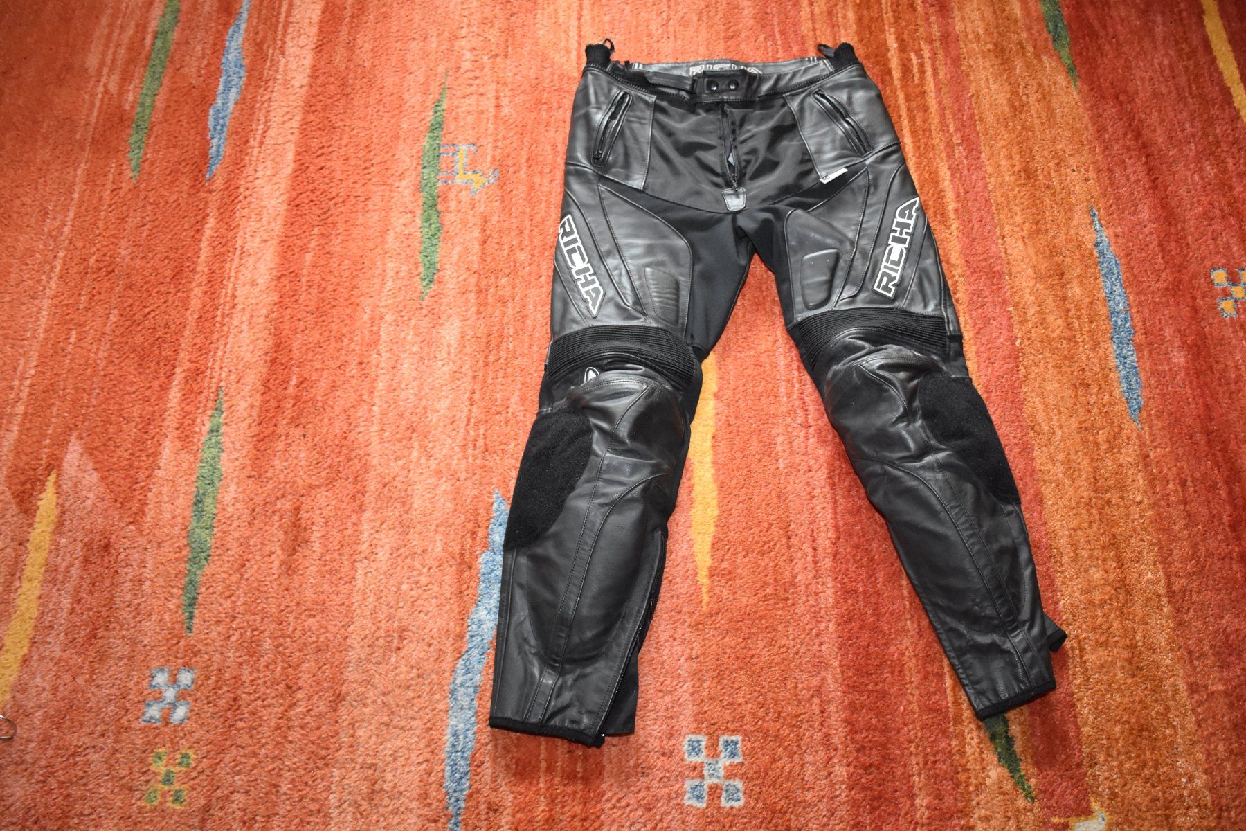 Pantaloni: MOTORRAD HOSE RICHA GRÖSSE 52 – Usato da Seuzach venduto da Ladina3 1