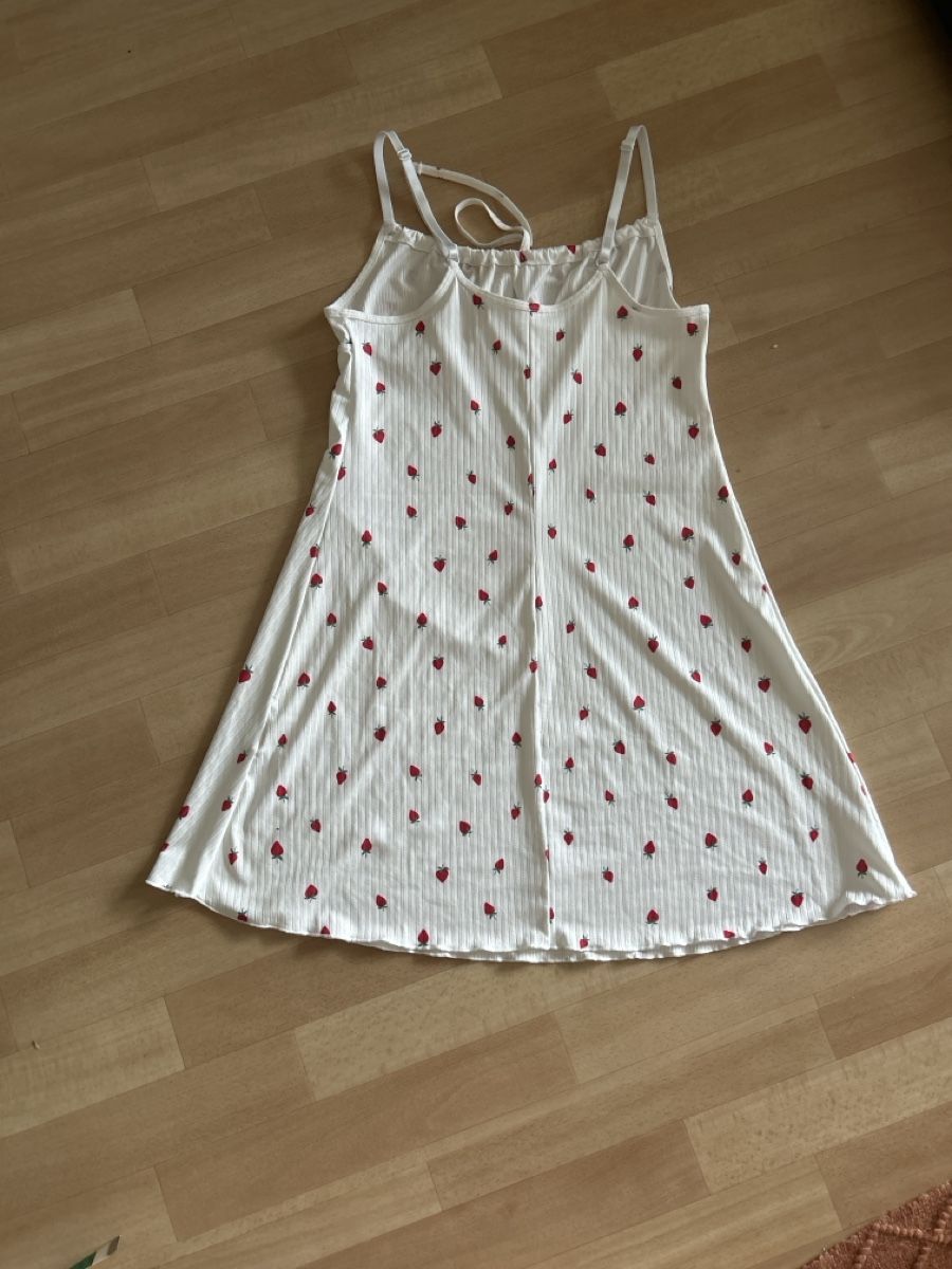 Shein Robes: Süsses Sommerkleid mit Erdbeeren, Grösse M – Neuf (Voir description) à Zürich par xeniiilou 1