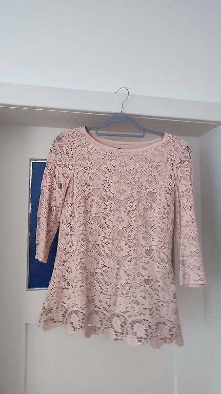 Blusen: Hellrosa Spitzenbluse von Massimo Dutti, Größe S/M – Gebraucht aus Zürich von aba_6b6j