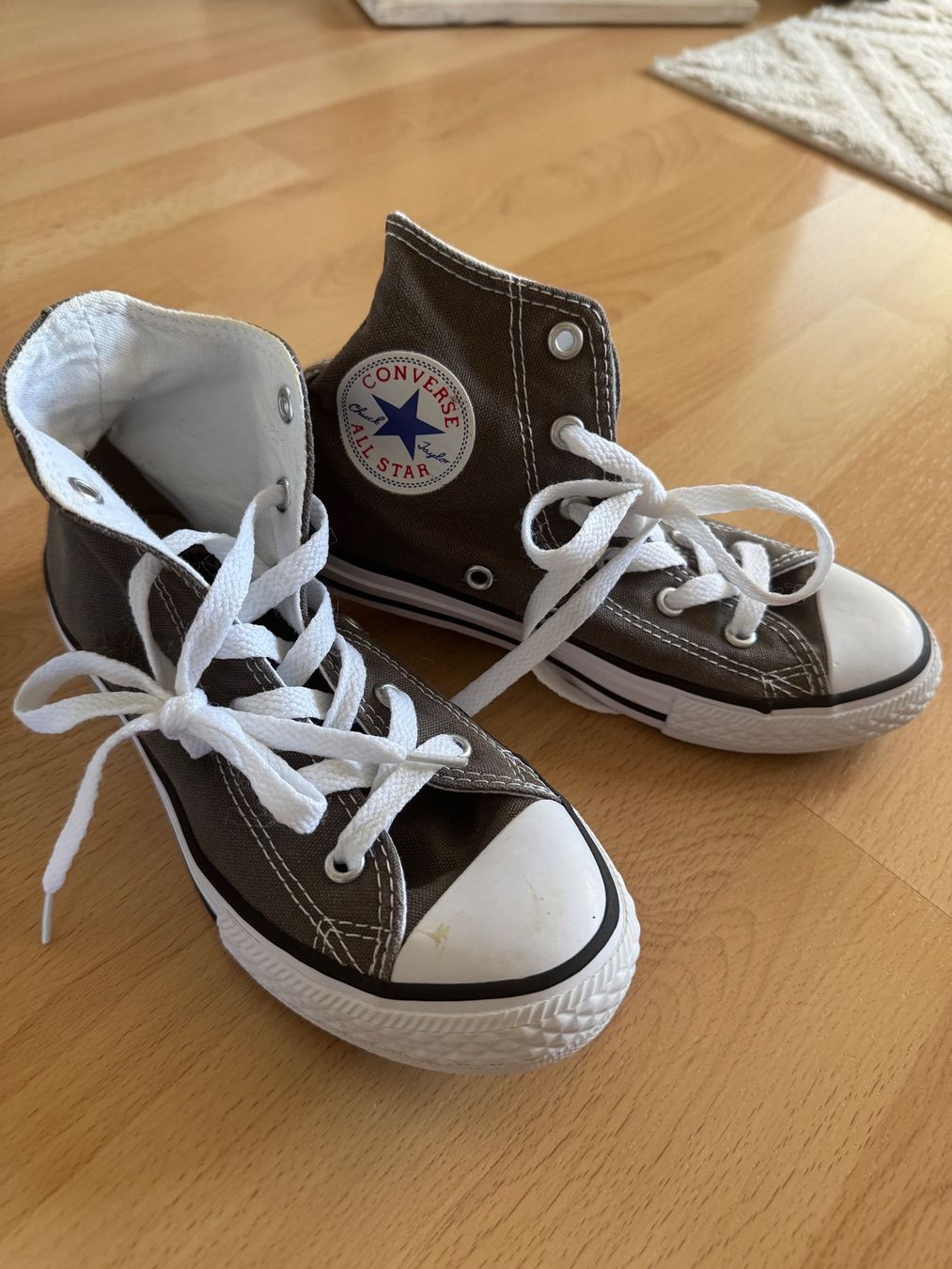 Converse Scarpe per ragazzi: Converse all stars Sneakers Grösse 33 – Usato da Dürrenäsch venduto da 1kirs 2