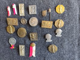 Abzeichen Sammlung Schweizer Armee diverse Stücke alt