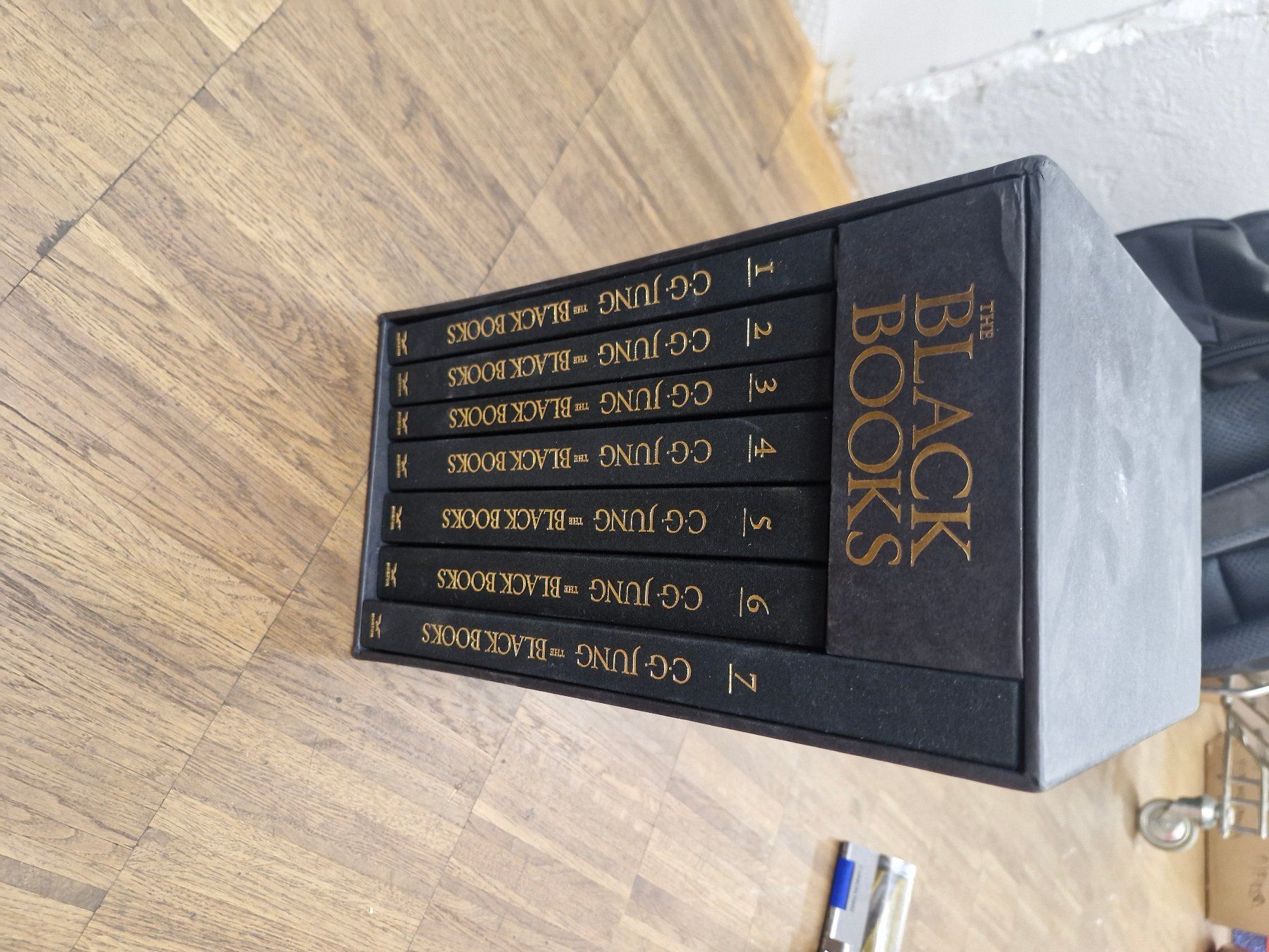 Bücher: Jungs Black Books – Neu (gemäss Beschreibung) aus Winterthur von rebuzcado
