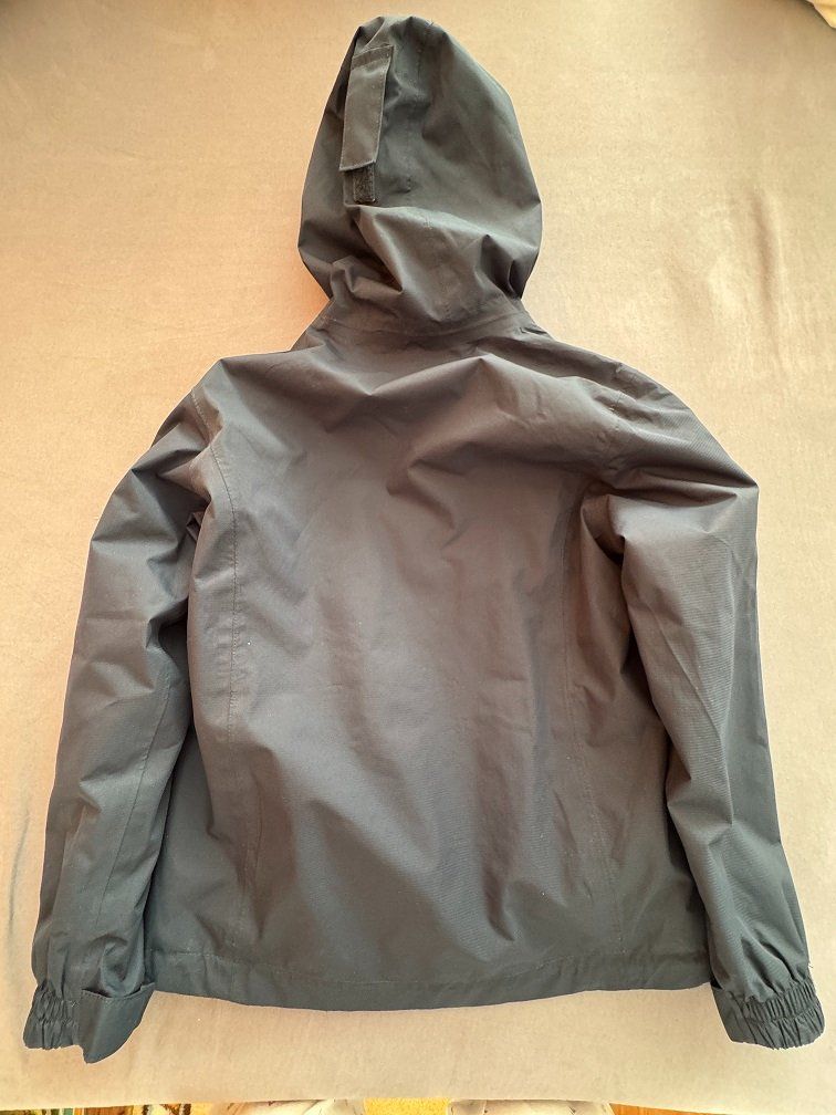 Giacche & Cappotti: Neuwertig: Dunkelblaue Regenjacke, Gr. 140 – Nuovo (secondo la descrizione) da Horgen venduto da Feli39 1