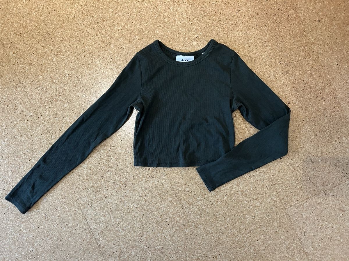 T-shirt: grünes longsleeve – Usato da Schmitten FR venduto da let_k9yc