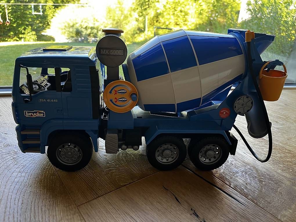 Giocattoli: Bruder Betonmischer blau – Usato da Gretzenbach venduto da cap_5vd6