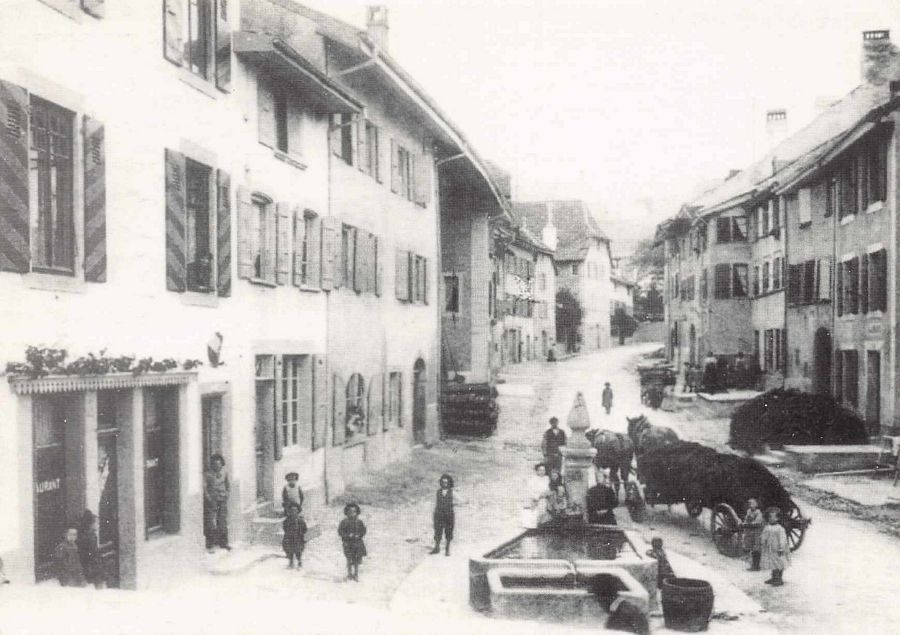 Cartoline postali: REPRO Cormondrèche, intérieur du village – Usato da Frauenfeld venduto da POML