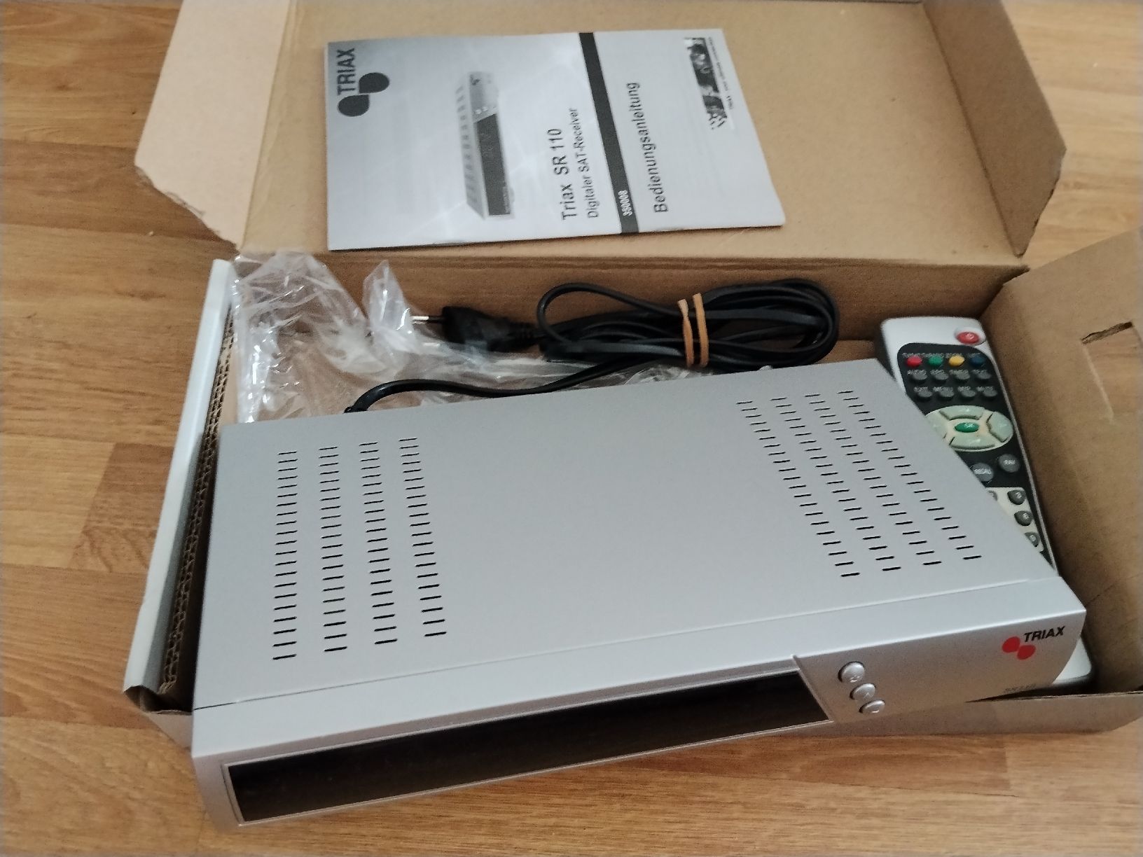 Ricevitori: TRIAX SR 110 Digitaler sat Satelliten Receiver – Usato da Dübendorf venduto da namor00 2