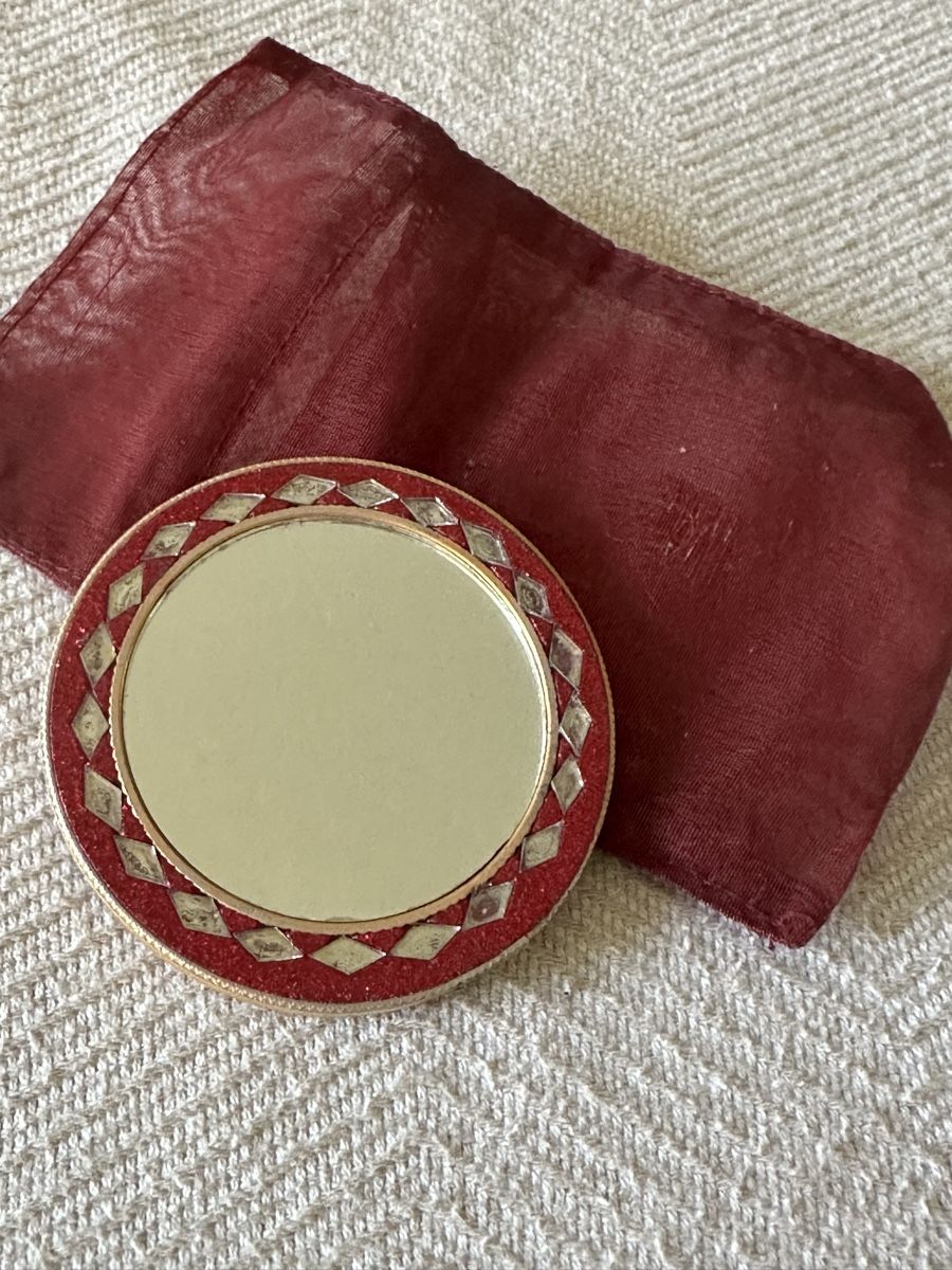 Tutte le decorazioni: Vintage Compact Mirror, Red & Silver, with Pouch included – Usato da Zürich venduto da car_68nt 1