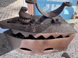 Antikes Schweizer Kohle-Bügeleisen