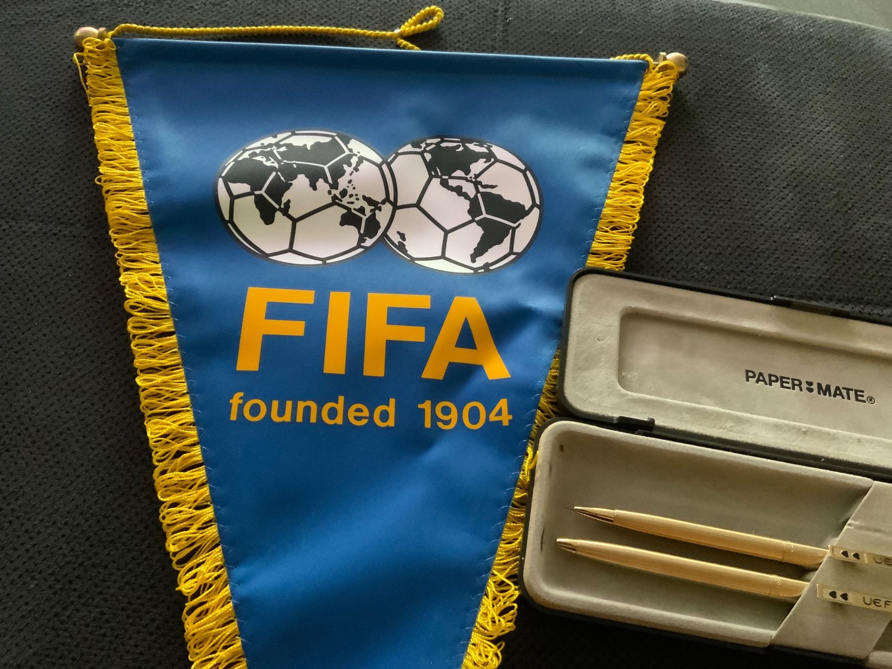 Penna & Evidenziatori: UEFA Kugelschreiber und Wimpel – Usato da Schübelbach venduto da Hecht11. 2