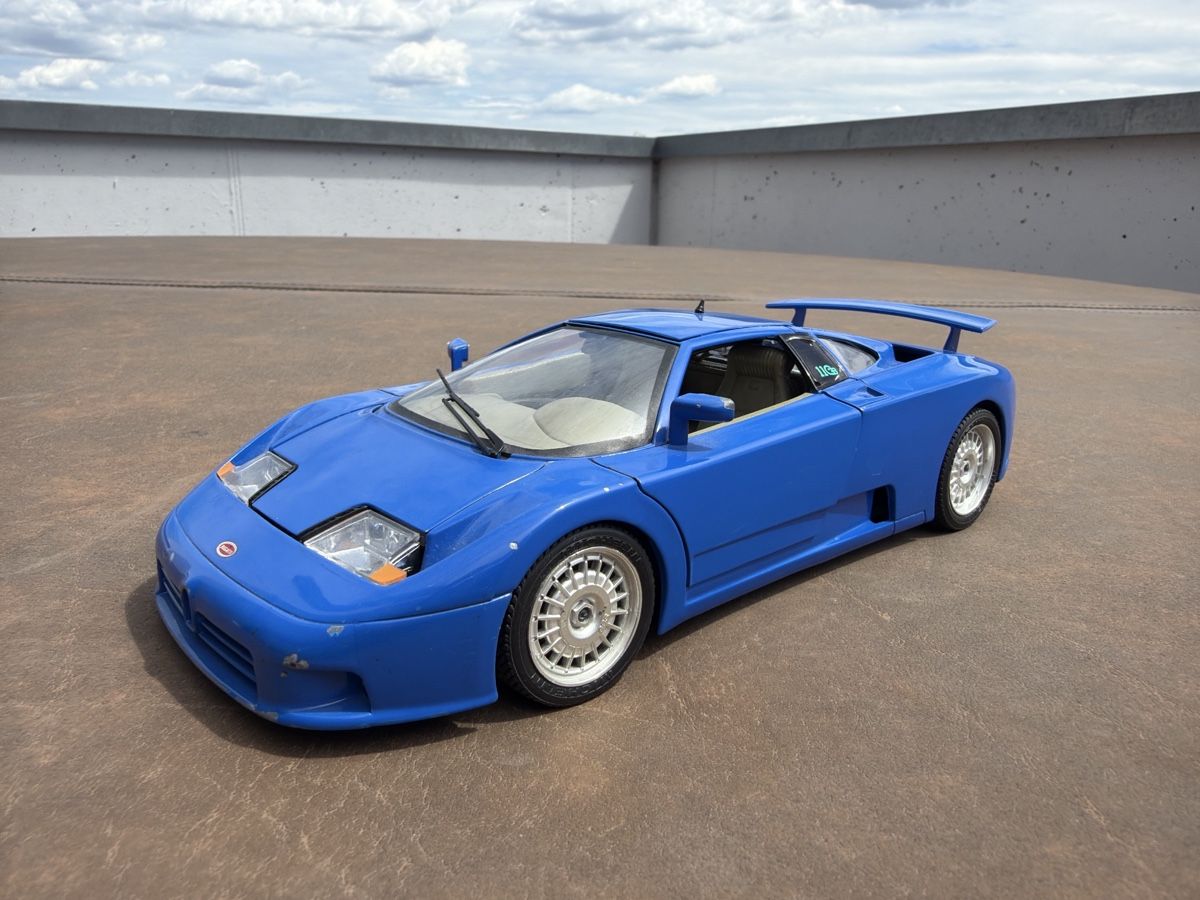 Bburago Modellautos: Bugatti EB 110 - 1/18 - Bburago – Defekt aus Wolfwil von Rolex1
