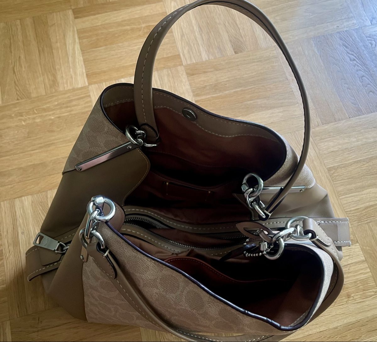 Coach Sacs femmes: Coach Hand-/ Shoulder bag – D'occasion à Zurich par pin_bhs8 2